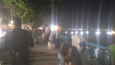 إقبال كثيف من المواطنين على العبارات النهرية وكورنيش النيل فى أسيوط للاحتفال بشم النسيم