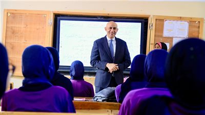 جولة مفاجئة لوزير التعليم بمدارس الحوامدية والبدرشين لمتابعة انتظام الدراسة