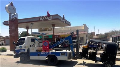 تنسيق أمني وتنفيذي لإعادة الانضباط بالسوق السياحي القديم بأسوان وغلق محال مخالفة