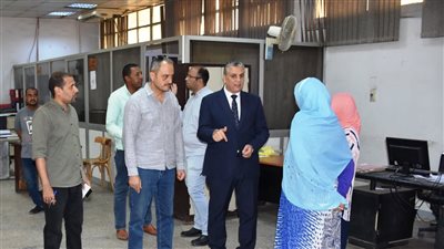 محافظ أسوان يوجه برفع كفاءة الخدمات بالمراكز التكنولوجية وتكامل الجهات لخدمة المواطنين بسرعة وجودة