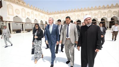 عقب لقاء الإمام الأكبر.. أمير رومانيا يتفقد أروقة الجامع الأزهر ووحدات المرصد