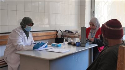 ضمن قوافله ال 5.. الهلال الأحمر يُطلق قافلة طبية لتقديم الرعاية الصحية لأهالي قرية نجيلة بالبحيرة