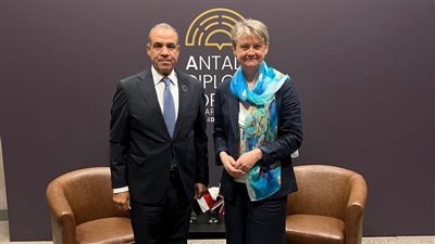 وزير الخارجية ونظيرته البريطانية يبحثان سبل دعم العلاقات الثنائية ومستجدات الوضع الاقليمى