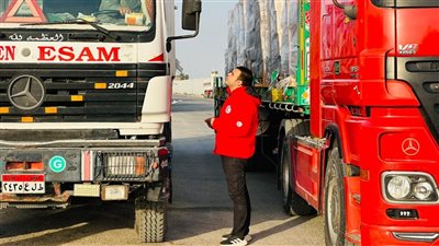 الهلال الأحمر يستقبل الدفعة 36 من المصابين الفلسطينيين ويدفع بأكثر من 5،590 طنًا من المساعدات الإنسانية