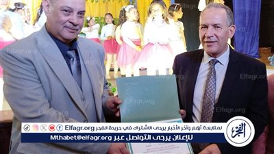 وكيل تعليم أسيوط يكرم الدسوقى لفوزه بالمركز الأول فى تحقيق أعلى نسبة توريد أرباح للمدرسة المنتجة 