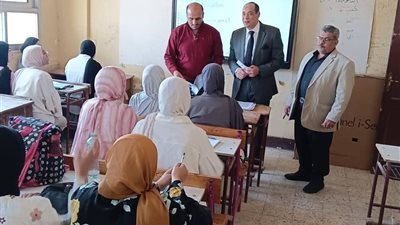 وكيل تعليم القليوبية يشن جولة مفاجئة بمدارس الشموت ويُحيل مقصرين للتحقيق