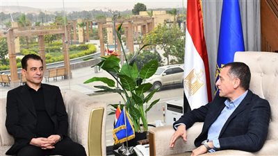 محافظ أسوان ورئيس “قصور الثقافة” يضعان خريطة جديدة للحراك الثقافي.. بناء الإنسان في صدارة الأولويات
