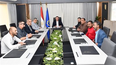 محافظ أسوان يقود خطة محكمة لضبط منظومة الوقود: كروت ذكية للمركبات وحملات رقابية مكثفة