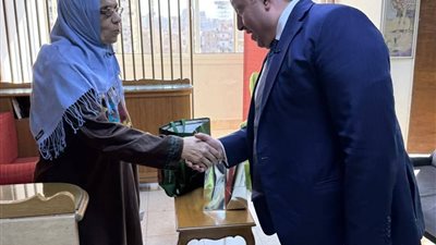 نقيب المهندسين يزور مهندسة بهيئة الطاقة الذرية ويوجه بتوفير الرعاية الشاملة لها