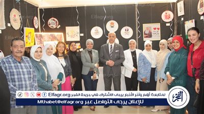 بين يدي أمي فى معرض فني بتربية نوعية أسيوط 