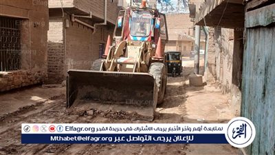 محافظ أسيوط يوجه بمواصلة تمهيد الطرق ورفع المخلفات بقرى صدفا 