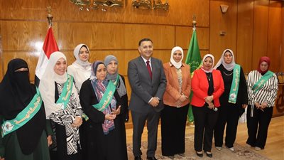 القليوبية تحتفي بالعطاء.. المحافظ يكرم الأمهات المثاليات والأيتام ويمنح رحلات عمرة وجوائز للمتفوقين