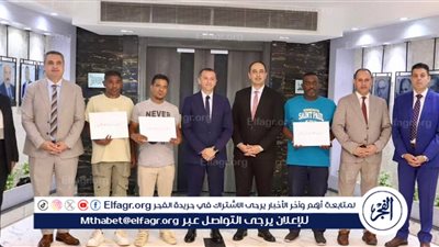 محافظ أسوان ومدير صندوق مكافحة الإدمان يسلمان المتعافين عقود مشروعات صغيرة لدعم دمجهم المجتمعي