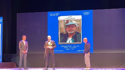 خيري بشارة يسلم تكريم منى ربيع وحسن جاد بافتتاح الإسكندرية للفيلم القصير