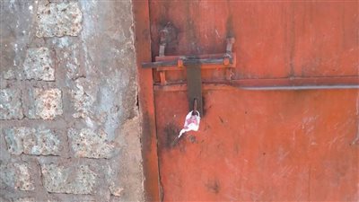 ضبط الأسواق بأسوان.. غلق وتشميع 10 محلات مخالفة بوادى خريت بنصر النوبه