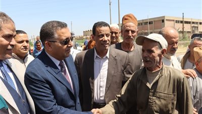 محافظ القليوبية يتفقد حصاد القمح بمدينة قها ويؤكد دعم الدولة للمزارعين وتعزيز الأمن الغذائي