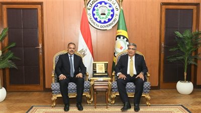 محافظ الدقهلية يستقبل محافظ الشرقية على هامش مؤتمر وحدات الكلى بالمنصورة