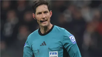 رسميا.. الكشف طاقم حكام مباراة القمة غدًا بين الأهلي والزمالك 