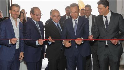 وزير الاتصالات يفتتح أكبر مركز توزيع للتجارة السريعة لطلبات في الشرق الأوسط وشمال إفريقيا