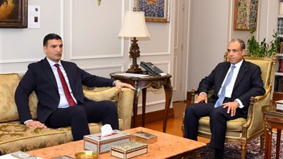 وزير الخارجية يلتقي وزير الصناعة ورئيس الهيئة العامة للاستثمار