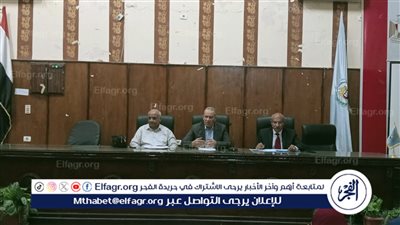 وكيل تعليم أسيوط ومدير هيئة الأبنية التعليمية يناقشان مشكلة إنهاء الفترة المسائية بالمدارس الابتدائية
