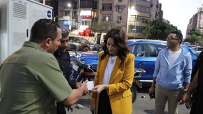 نائب محافظ الجيزة تتابع حملات غلق المقاهي غير المرخصة بالدقي والعجوزة