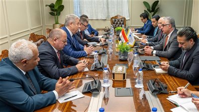 رئيس اقتصادية قناة السويس يلتقي وفد غرفة التجارة والصناعة ببوخارست