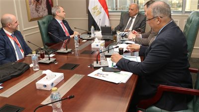 وزير الكهرباء يتابع تنفيذ مشروعات رياح بقدرة 1500 ميجاوات مع “الكازار” الإماراتية 