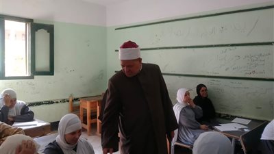 متابعة ميدانية مكثفة.. رئيس القليوبية الأزهرية يتفقد لجان امتحانات النقل بالخصوص