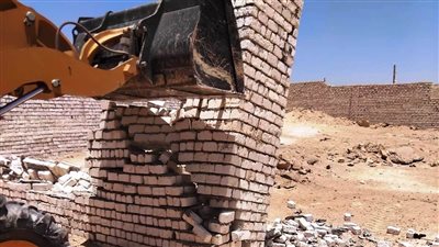ضربات حاسمة للتعديات بأسوان.. إزالة عشرات المخالفات واسترداد أراضي الدولة بالموجة الـ29