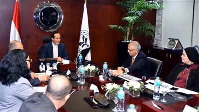 رئيس هيئة الاستثمار يتابع خطط التوسع بالمناطق الحرة والاستثمارية