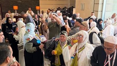وزيرة التضامن تطمئن على وصول أول أفواج حجاج الجمعيات الأهلية إلى المدينة المنورة