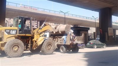 رفع 650 طن مخلفات من منطقة أرض الرخام بحي المنيرة الغربية بالجيزة