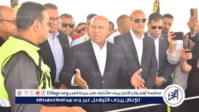 وزير النقل: محور ديروط فى أسيوط يدعم حركة التنمية بالصعيد ويربط شرق وغرب النيل 