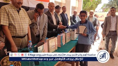 مدير تعليم أبشواي ووكيلها يكرمان المتميزين والمتفوقين بمدرسة أبو بكرالصديق بأبو جنشو