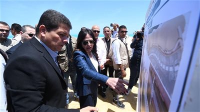 وزيرة الإسكان تتفقد بوغاز منطقة 24 والممشى السياحي الرابط من مارينا (5) إلى مارينا (7)