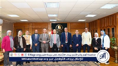 رئيس جامعة أسيوط يبحث مع البنك الأهلي المصري تعزيز خدمات الشمول المالي وتفعيل كروت الطلاب الائتمانية 