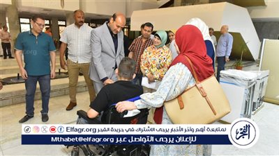 ضمن مبادرة دعم الفئات الأكثر احتياجًا......محافظ أسيوط يسلم جهاز عروسة وكرسيين متحركين كهربائيين 