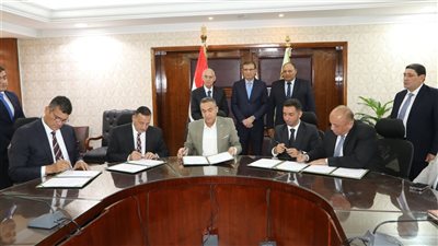«الزراعة» وجهاز مشروعات الخدمة الوطنية وشركة مالتي كوميرس يوقعون بروتوكول تعاون للتحسين الوراثي للماشية