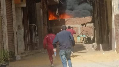 حريق يلتهم مصنعين للبويات والورق بالقناطر الخيرية والدفع بـ6 سيارات إطفاء للسيطرة عليه