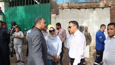 محافظ القليوبية ومدير الأمن يتابعان السيطرة على حريق بـ3 منشآت صناعية بالقناطر الخيرية