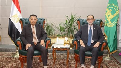 محافظ القليوبية ورئيس هيئة سلامة الغذاء يبحثان تعزيز الرقابة على الأسواق ودعم الصناعات الغذائية