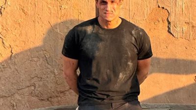 محمد ظاظا يفاجئ الجمهور بعودته بعد 20 عامًا.. ويطارد عمرو يوسف في 