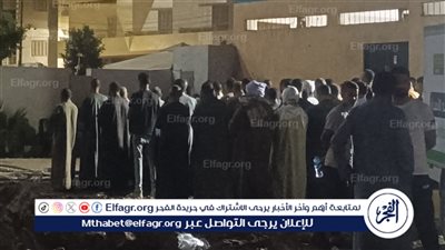 المئات يشيعون جثمان شاب لقى مصرعه فى مشاجرة بمقابر أسرته بقرية جردو 
