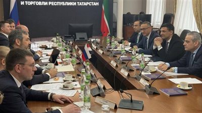وزير الصناعة يبحث مع روسيا وتاتارستان تسريع تنفيذ المنطقة الصناعية الروسية وزيادة الاستثمارات المشتركة