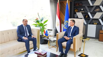 وزير العمل ومحافظ أسوان يعلنان حزمة حماية غير مسبوقة للعمالة غير المنتظمة
