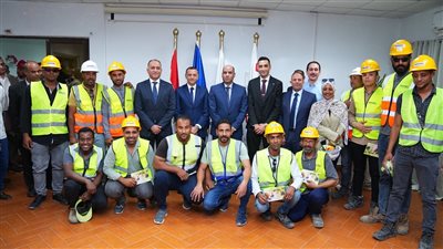 وزير العمل ومحافظ أسوان من داخل قلعة «كيما»