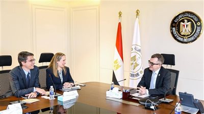 وزير التخطيط يلتقي المدير الإقليمي للبنية التحتية بالبنك الدولي لبحث 