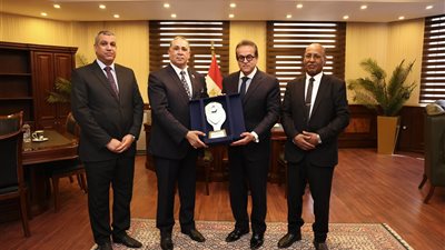 نقيب المحامين يلتقي وزير الصحة لبحث آليات التعاون المشترك وتعزيز الخدمات الصحية المقدمة للمحامين