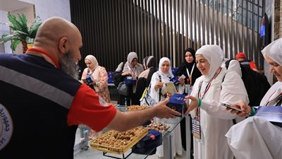 وزيرة التضامن الاجتماعي تطمئن على حجاج الجمعيات الأهلية بمكة المكرمة والمدينة المنورة